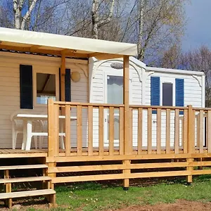 Mobil Au Bord Du Camping Nages